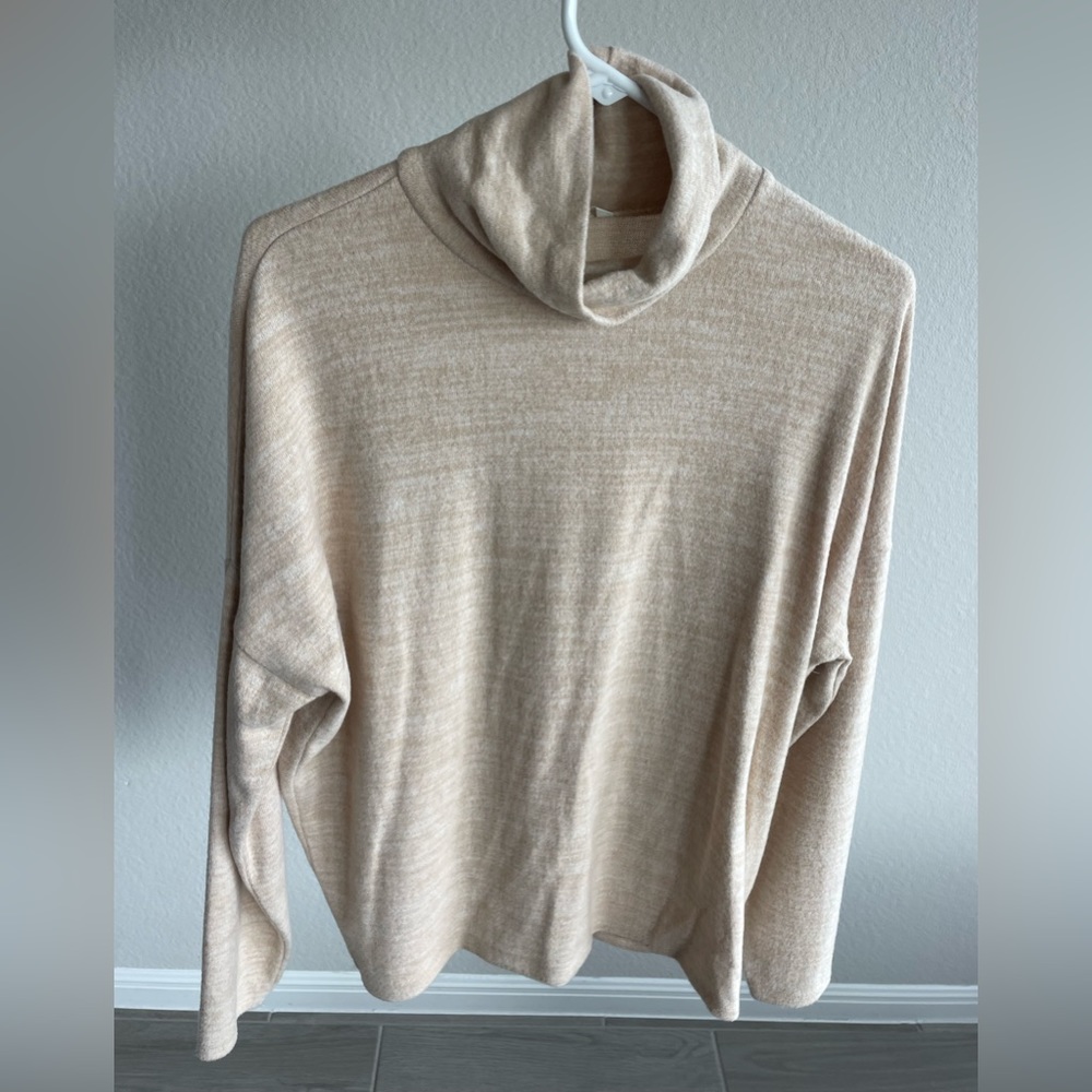 H&M long sleeve turtle neck in beige